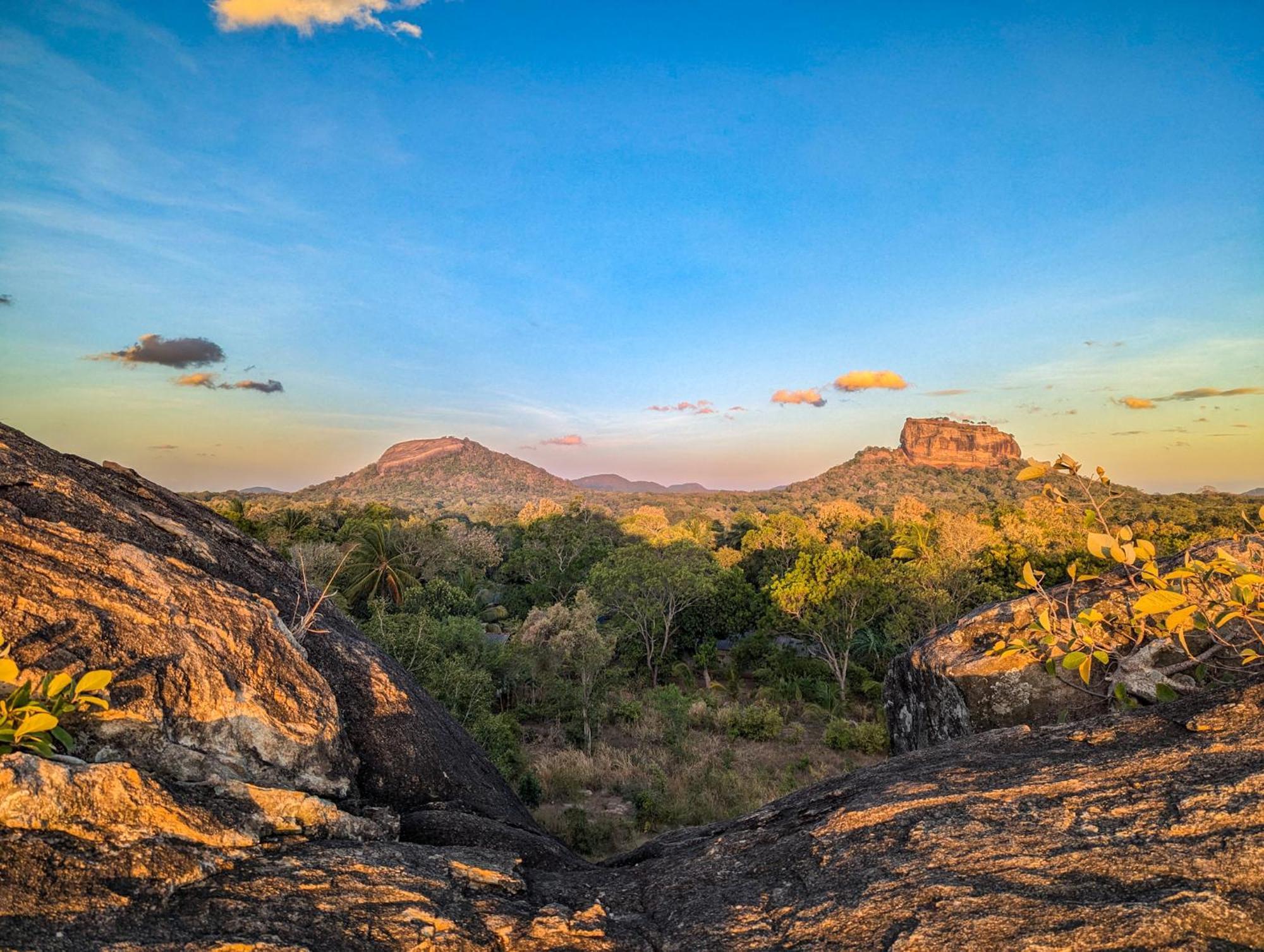 Choona Lodge 'View Of Sigiriya & Pidurangala With Sunrise' Extérieur photo